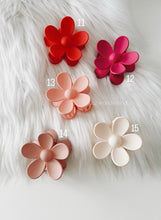 Load image into Gallery viewer, FLOWER HAIR CLIP