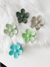 Load image into Gallery viewer, FLOWER HAIR CLIP