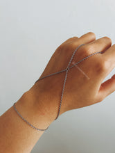 Carregar imagem no visualizador da galeria, ALTHEA X HAND CHAIN