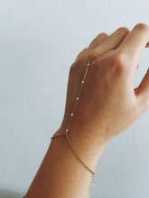 Load image into Gallery viewer, DAINTY PEARLS HAND CHAIN