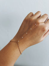 Load image into Gallery viewer, DAINTY PEARLS HAND CHAIN