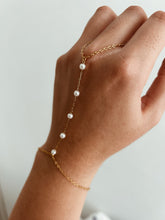 Load image into Gallery viewer, PEARL HAND CHAIN