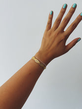Carregar imagem no visualizador da galeria, GOLDEN TWIST BRACELET