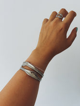 Load image into Gallery viewer, MINIMALIST BOLD STRENGHT BRACELET