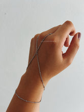 Load image into Gallery viewer, DAPHNE X HAND CHAIN