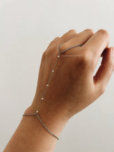 Load image into Gallery viewer, DAINTY PEARLS HAND CHAIN