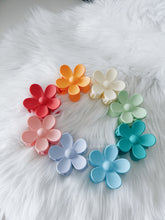 Load image into Gallery viewer, FLOWER HAIR CLIP
