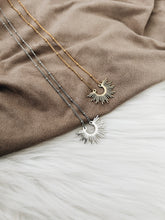 Carregar imagem no visualizador da galeria, SUN NECKLACE