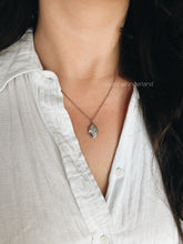 Load image into Gallery viewer, ROSE NECKLACE