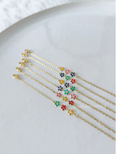 Carregar imagem no visualizador da galeria, DELICATE FLOWER BRACELET