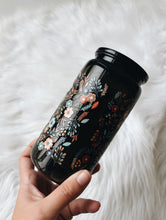 Carregar imagem no visualizador da galeria, WILD FLOWERS BLACK CUP