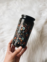 Carregar imagem no visualizador da galeria, WILD FLOWERS BLACK CUP