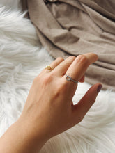 Load image into Gallery viewer, KNOT RING