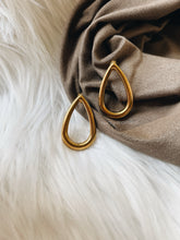 Load image into Gallery viewer, EUCHARIS EARRINGS