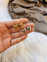 Load image into Gallery viewer, LITTLE HEARTS EARRINGS