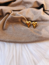 Load image into Gallery viewer, LITTLE HEARTS EARRINGS