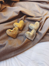 Load image into Gallery viewer, CHUNKY HEART EARRINGS
