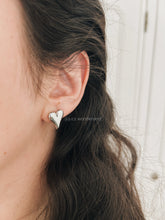 Load image into Gallery viewer, LITTLE HEARTS EARRINGS