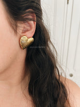 Load image into Gallery viewer, CHUNKY HEART EARRINGS