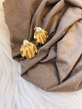 Load image into Gallery viewer, PASSIFLORA EARRINGS