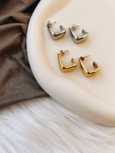 Load image into Gallery viewer, ORCHID EARRINGS