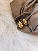 Load image into Gallery viewer, NUCIFERA EARRINGS