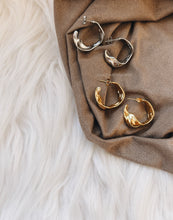 Load image into Gallery viewer, LILIUM EARRINGS