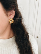 Load image into Gallery viewer, PLUMERIA EARRINGS