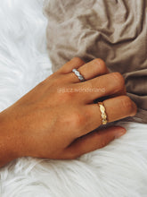 Load image into Gallery viewer, ORCHID RING