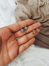 Load image into Gallery viewer, IBERIS STUDS