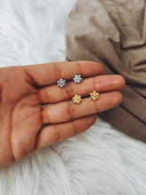 Load image into Gallery viewer, FLOWER STUDS