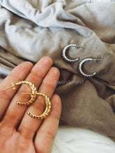 Load image into Gallery viewer, COCCINEA HOOP EARRINGS