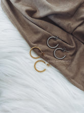 Carregar imagem no visualizador da galeria, TWISTED HOOP EARRINGS