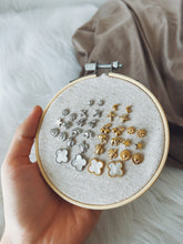 Carregar imagem no visualizador da galeria, AIRPLANE STUDS