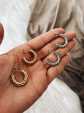 Load image into Gallery viewer, CASSIA HOOP EARRINGS