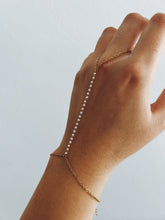 Load image into Gallery viewer, STILL PEARLS HAND CHAIN