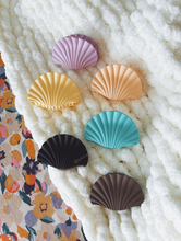 Load image into Gallery viewer, SHELL HAIR CLIP