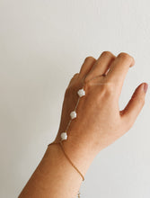 Load image into Gallery viewer, PEARL SHELLS HAND CHAIN