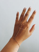 Load image into Gallery viewer, ZINNIA Y HAND CHAIN