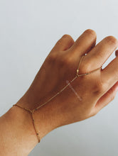 Load image into Gallery viewer, ZINNIA Y HAND CHAIN