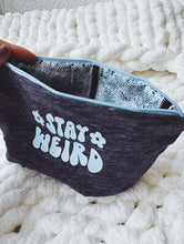 Carregar imagem no visualizador da galeria, POUCH - STAY WEIRD