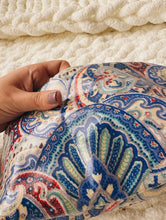 Carregar imagem no visualizador da galeria, POUCH - COLORFULL LOTUS PRINT