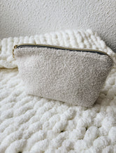 Carregar imagem no visualizador da galeria, POUCH - WHITE CLOUD
