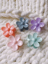 Load image into Gallery viewer, PASTEL FLOWER HAIR CLIP