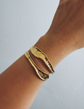 Load image into Gallery viewer, MINIMALIST BOLD STRENGHT BRACELET