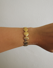 Load image into Gallery viewer, SHELLS CUFF BRACELET