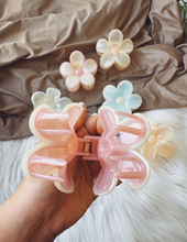 Load image into Gallery viewer, FLORAL PASTEL HAIR CLIP