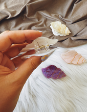 Load image into Gallery viewer, LITTLE SHELL HAIR CLIP