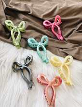 Carregar imagem no visualizador da galeria, BOW HAIR CLIP