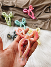 Carregar imagem no visualizador da galeria, BOW HAIR CLIP